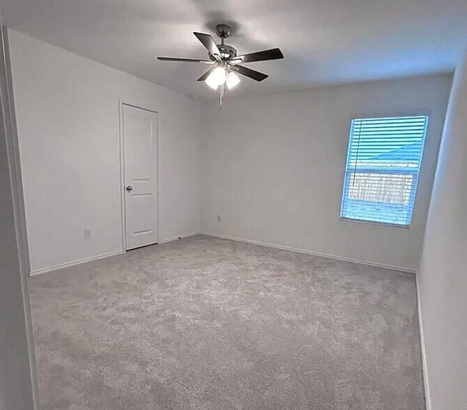 Building Photo - 913 Sourgum St