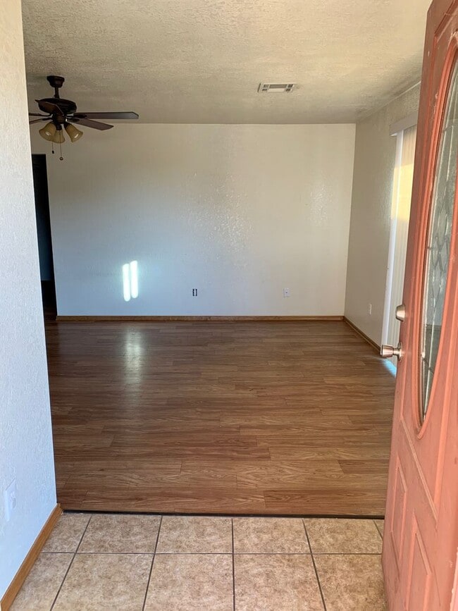 Building Photo - 15112 Kyle Dr