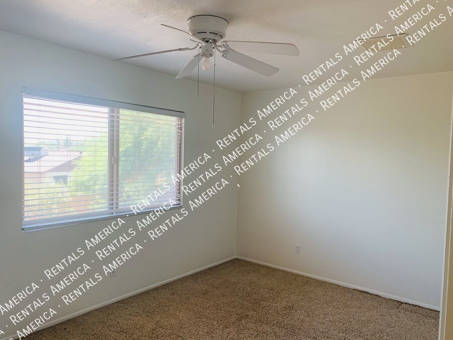 Building Photo - 2723 S Estrella Cir