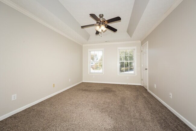 Building Photo - 105 Walton Trce S