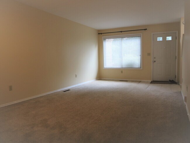 Building Photo - 951 Barclay Ln