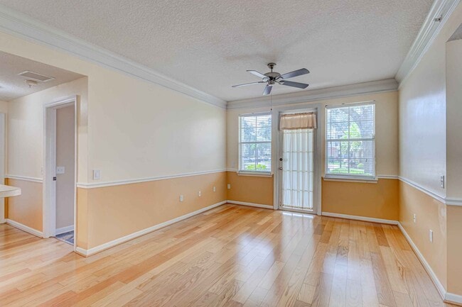 Building Photo - 9833 Baywinds Dr