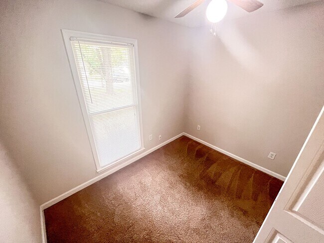 Building Photo - 3 bedroom, 2 bathroom ranch style home in Greensboro, NC