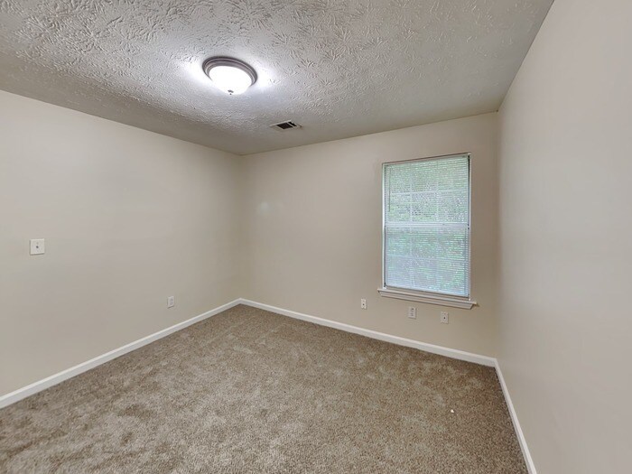 Building Photo - 6468 Drake Manor