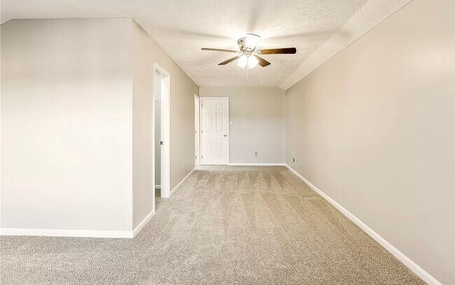 Building Photo - 116 Mosswood Dr