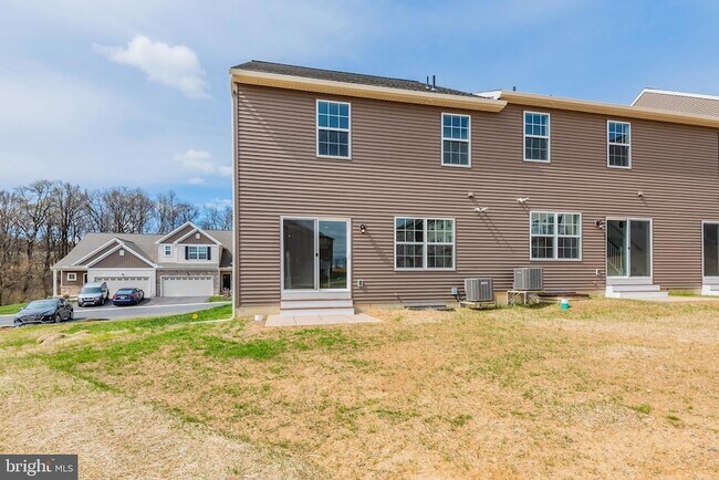 Building Photo - 1714 Shady Ln