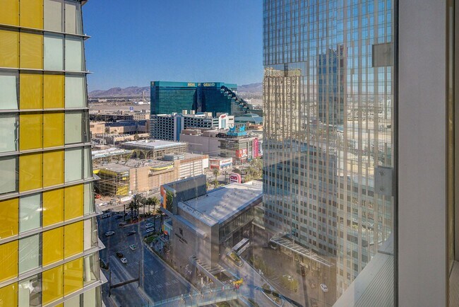 Building Photo - Stunning Strip Views from this Fully Furnished Studio Residence.
