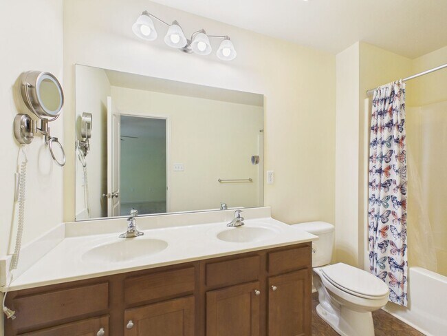 Building Photo - Spacious Townhouse on Mapleton Blvd.