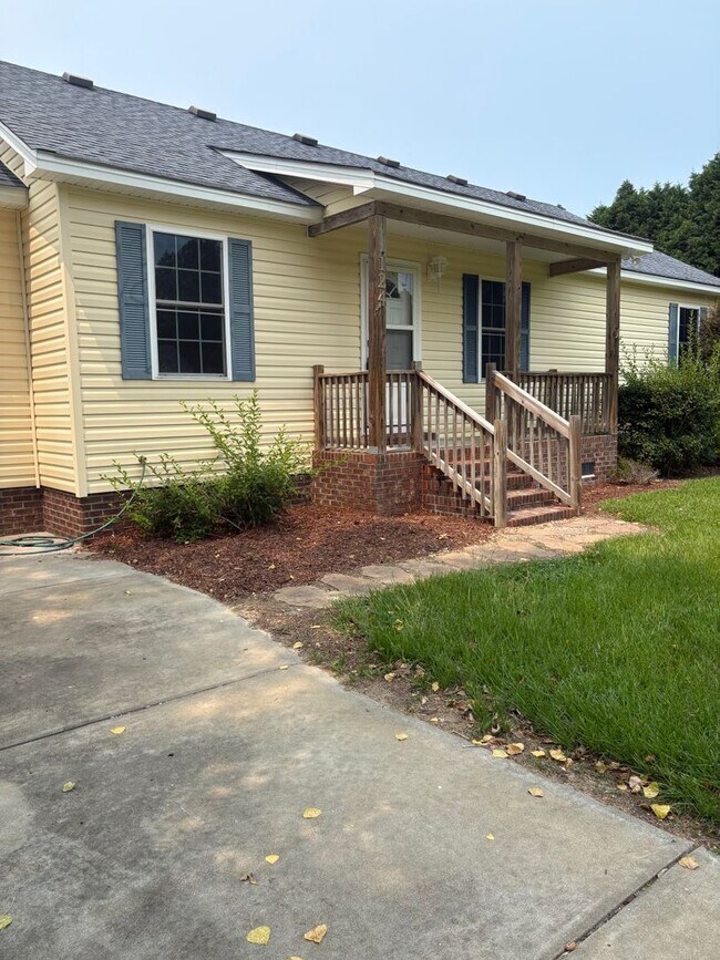 Building Photo - 124 Deerfield Ln