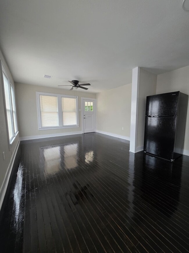 Primary Photo - 222 E Pearce St