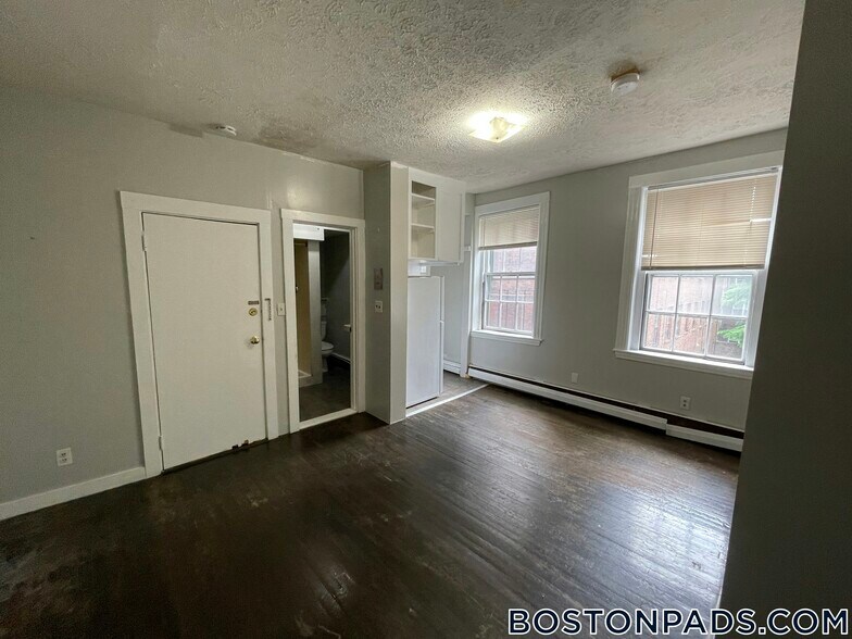 Building Photo - 41 Anderson St