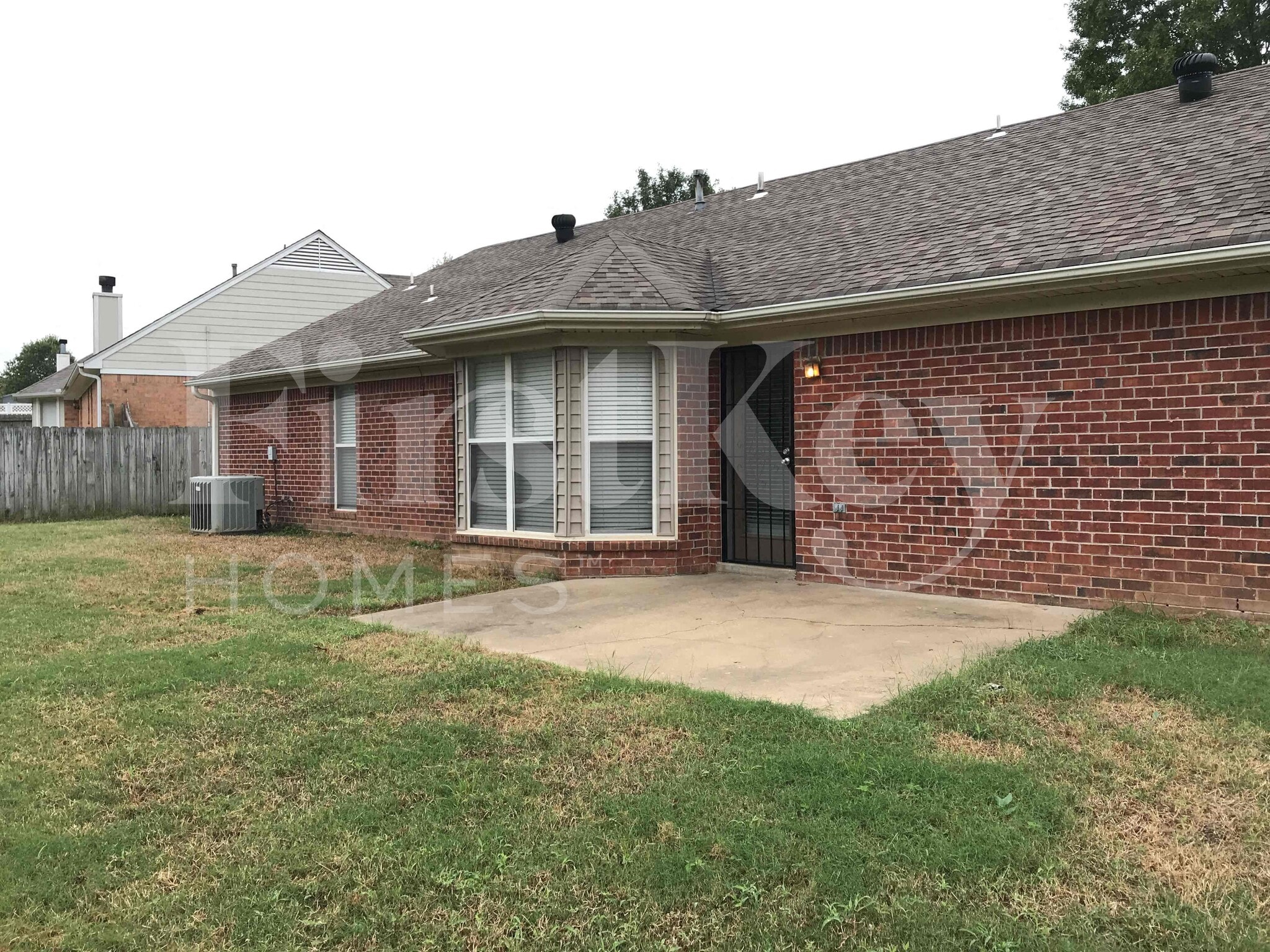 Building Photo - 7800 Parkview Cir E