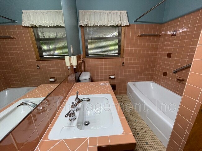 Building Photo - 6240 Jupiter Rd NE