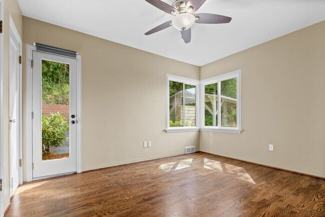 Building Photo - Charming Beach Drive Craftsman w/ AC and V...