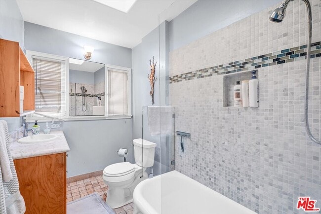 Building Photo - 212 3rd Ave