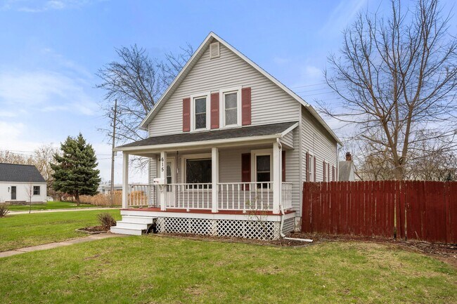 Building Photo - 615 E 3rd St