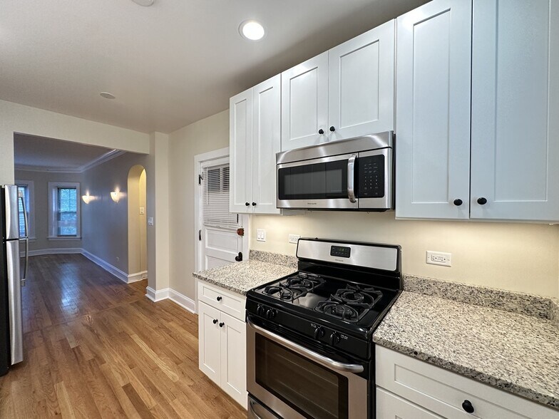 Building Photo - 912 Crain St