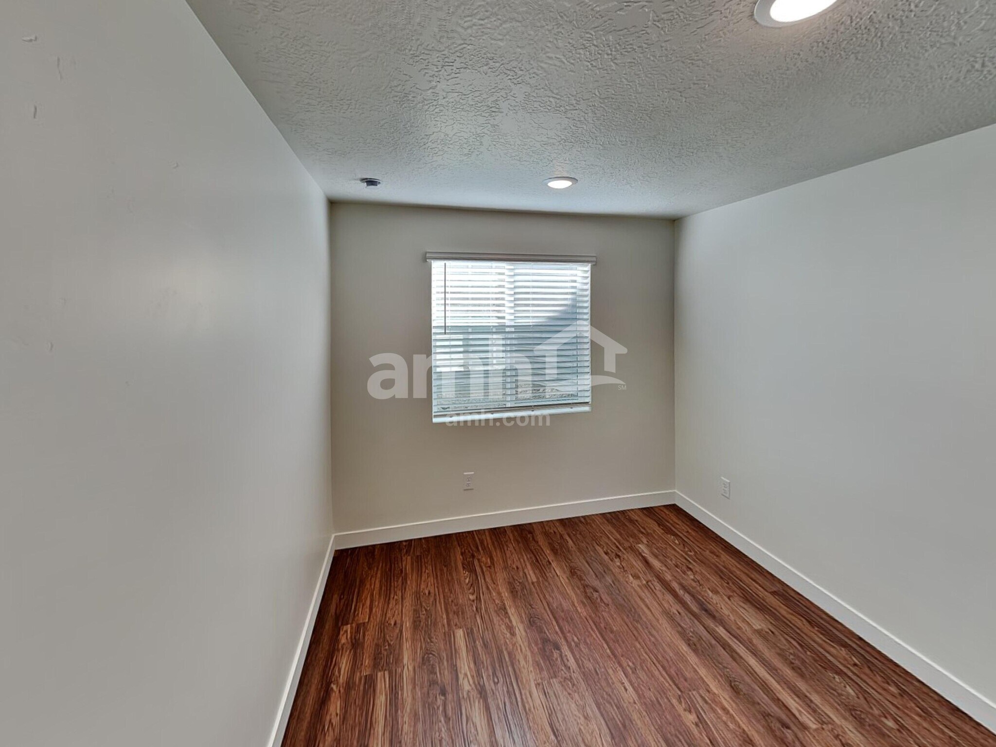 Building Photo - 8966 Royal Ln