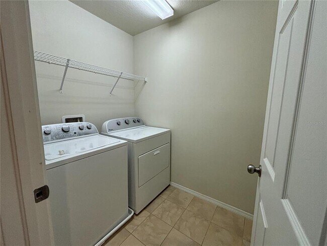 Building Photo - 4912 White Sanderling Ct