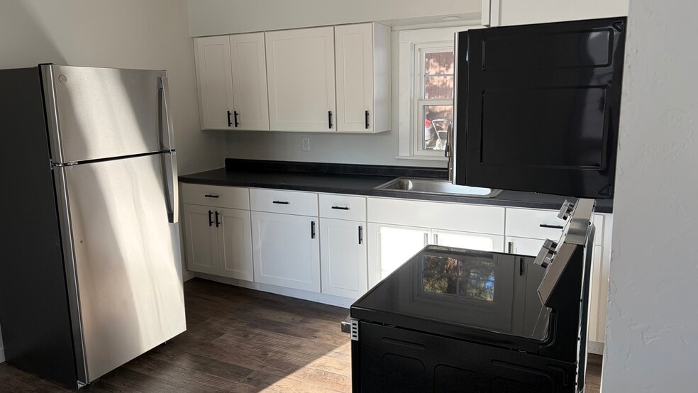 Building Photo - 51 W 14th St