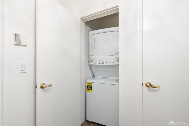 Building Photo - 600 Chestnut St