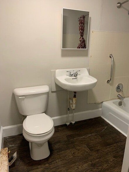 Building Photo - 209 Nash St