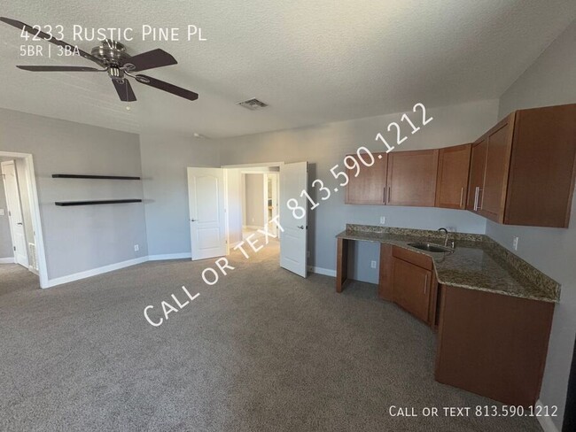 Building Photo - Spacious Wesley Chapel Home