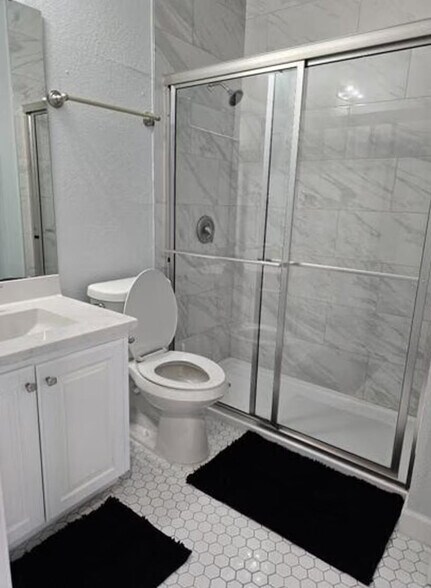 Building Photo - 911 W 22nd St