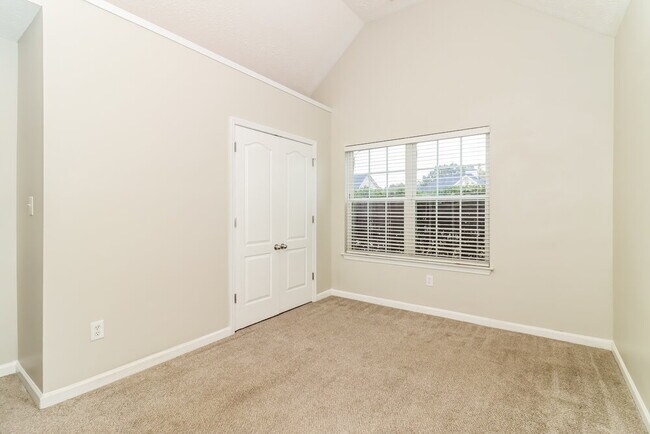 Building Photo - 142 St Ann Cir