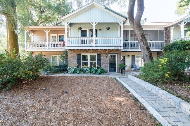 Building Photo - Modern Comfort on James Island!