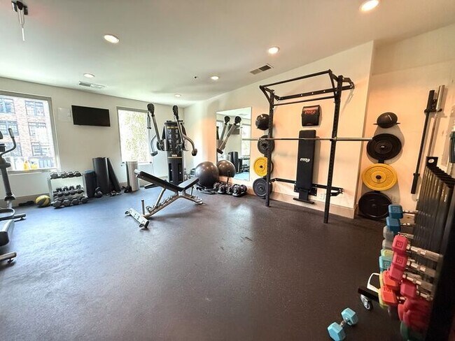 Building Photo - Luxury Midtown 1 Bedroom Condo, Polished Concrete Floors, City Views!