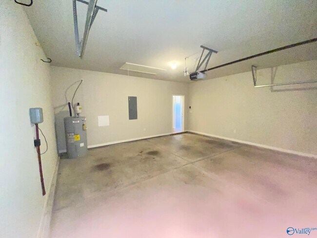 Building Photo - 609 Willow Crest Ln SW