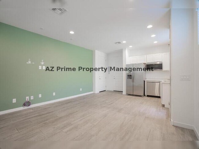 Building Photo - 3719 S 63rd Dr