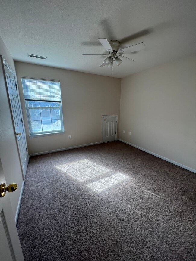 Building Photo - 4913-4915-4915 Kirk Hill Rd