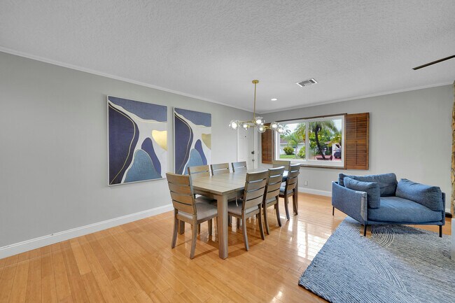 Building Photo - 1518 N Yale Dr