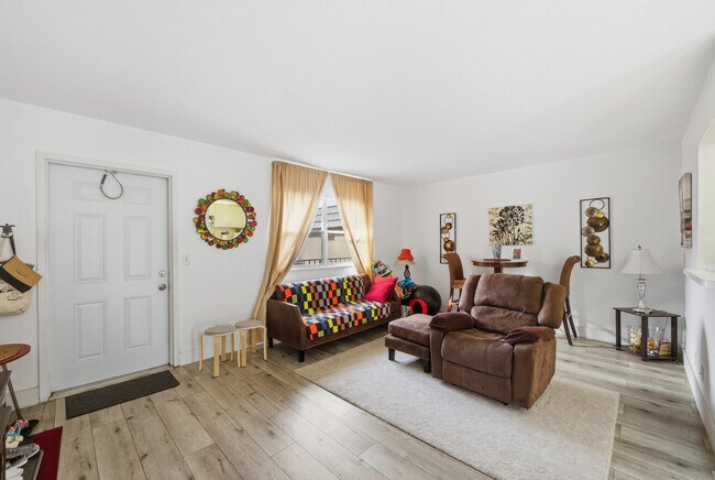 Building Photo - 374 Tuscany Ln