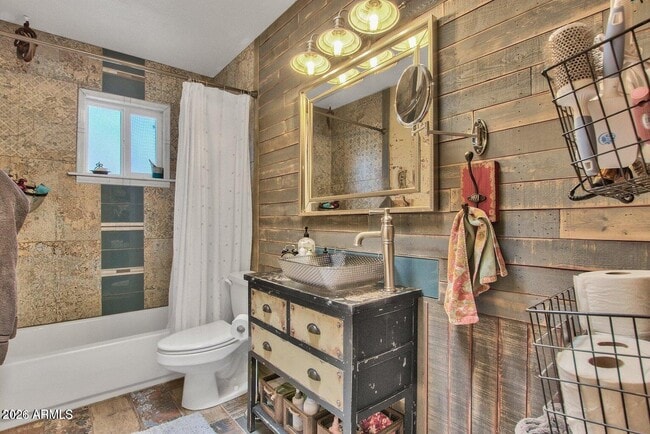 Building Photo - 6621 E 4th St