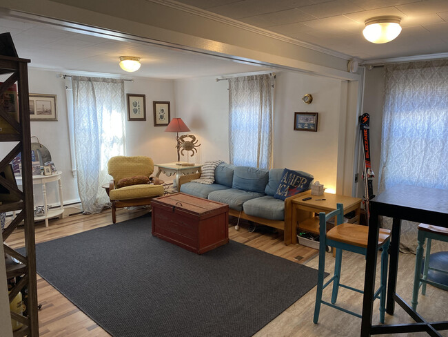 Building Photo - 17 Hanson St