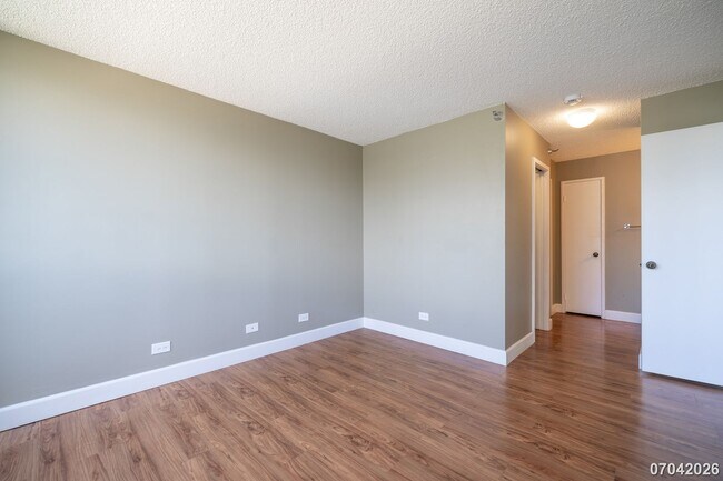 Building Photo - Available now!  2br/2ba/1pkg Condo in Royal Capitol Plaza in Kakaako