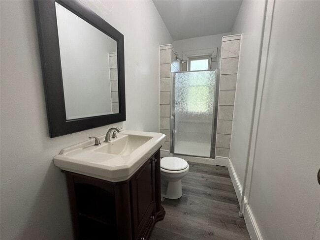 Building Photo - 325 Riverside Dr