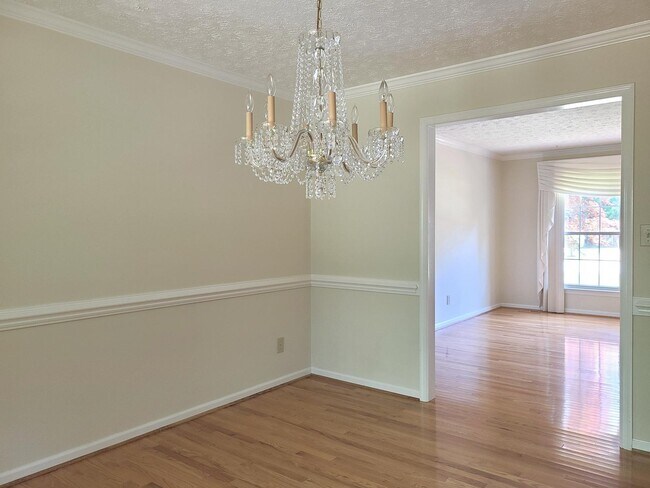 Building Photo - 4 BR, 2.5 BA in Woodlake Crossing