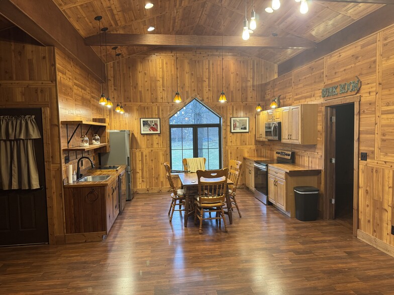 Building Photo - 324 Messenger Rd