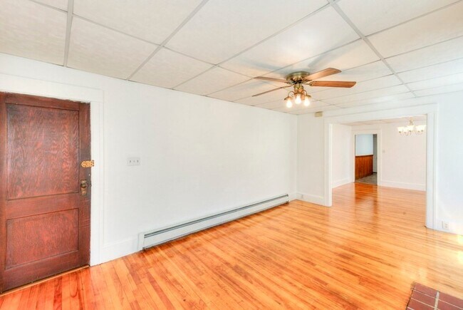 Building Photo - 377 Chandler St