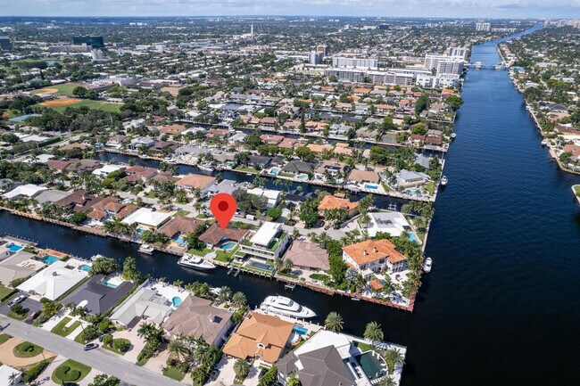 Building Photo - 3080 NE 43rd St