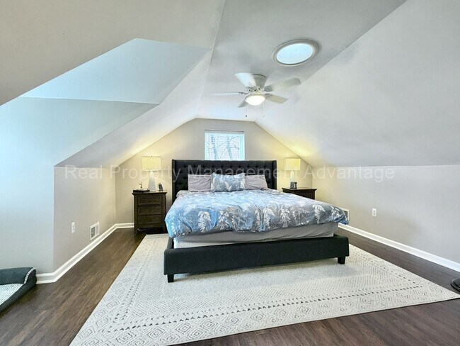 Building Photo - 3 Bed/2.5 Bath - Cape Cod Charm with Modern Comforts Throughout