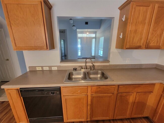 Building Photo - 152 Dressen