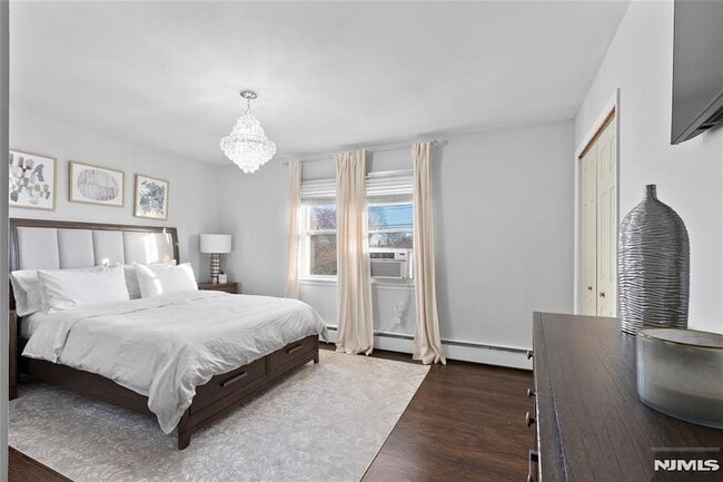 Building Photo - 557 Market St