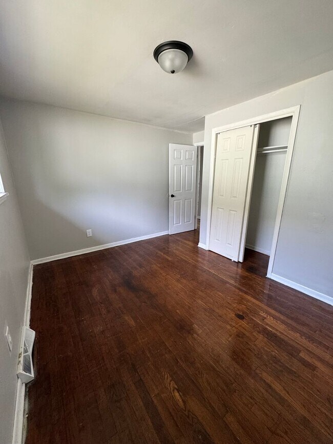 Building Photo - 920-922 Lamberton Street