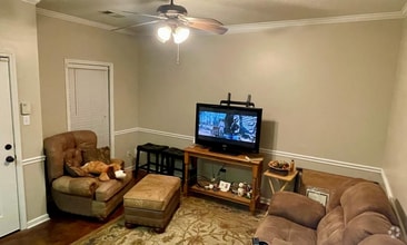 Building Photo - 3 Bed/2 Bath