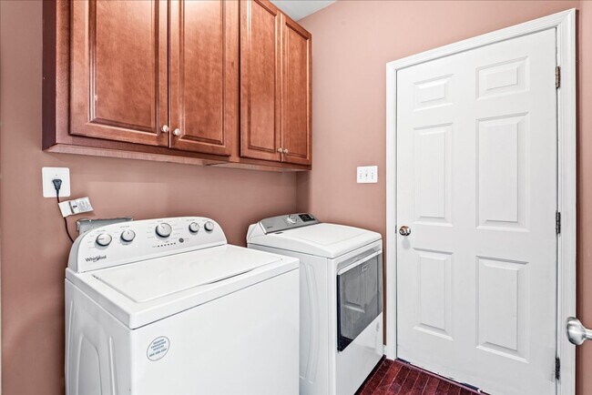 Building Photo - CLOSE TO I-95 & QUANTICO!